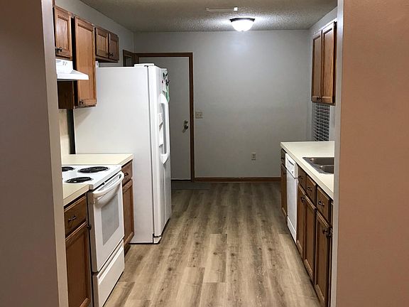 5th image of 1737 Saint Ives Dr