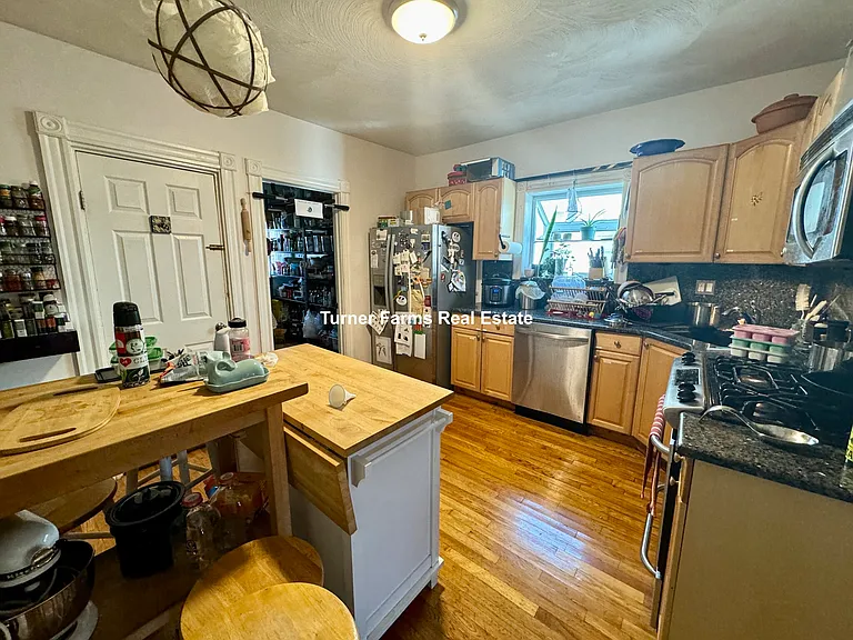 35 Cameron Ave #2R — Photo 2