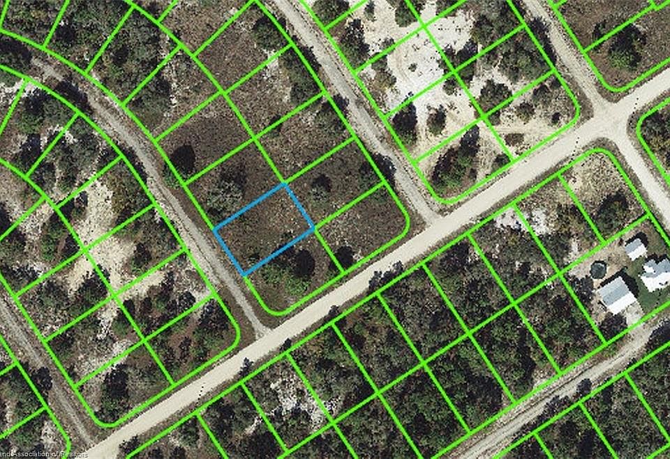 2nd image of 424 Hollow Ln