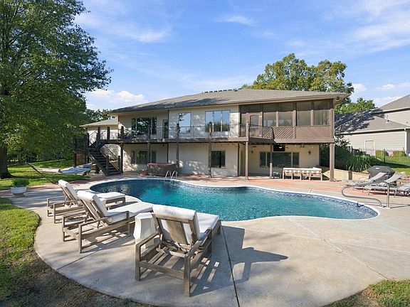 4th image of 8421 W Meadow Park