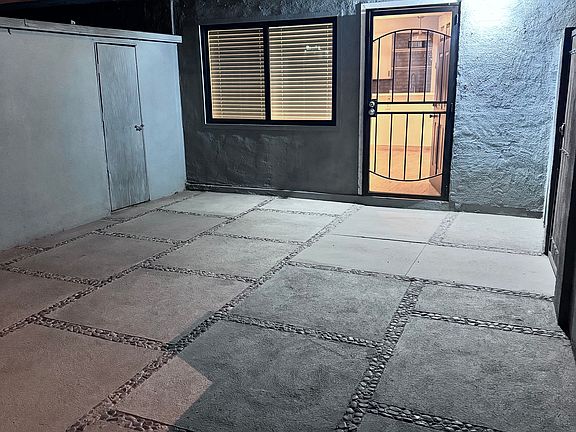 3rd image of 4102 E Moreland St