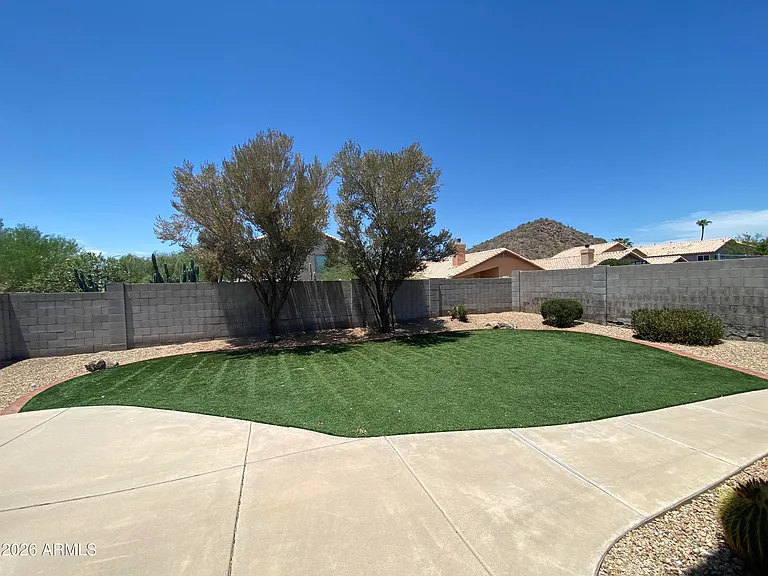 1704 E Pontiac Dr — Photo 20