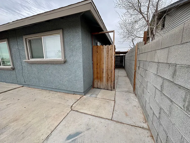 6225 Casada Way — Photo 10