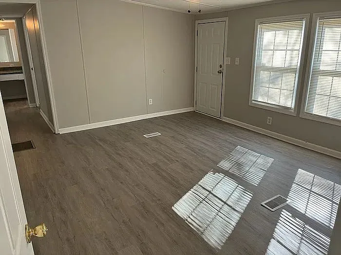2 Crosby Ln — Photo 2