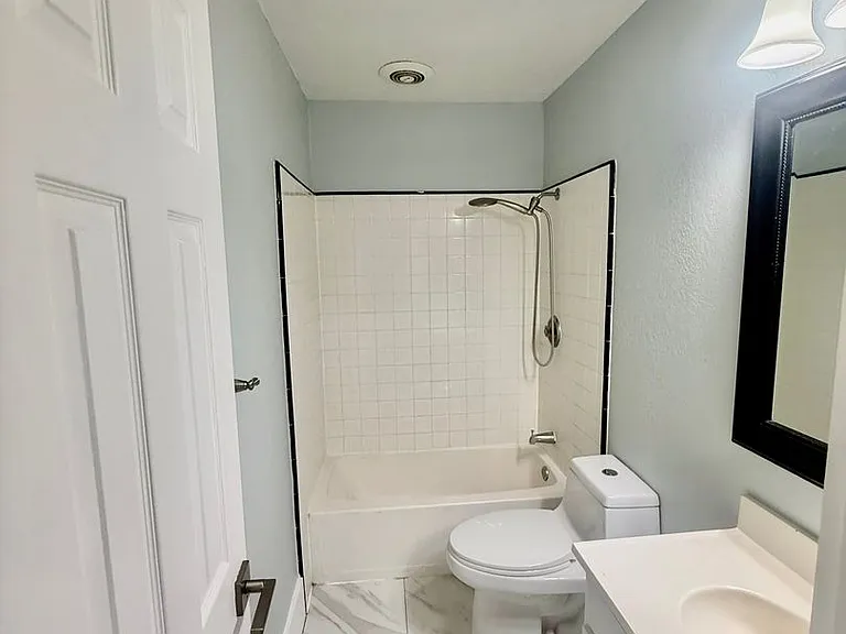 Howard & Lexington Apts — Photo 27