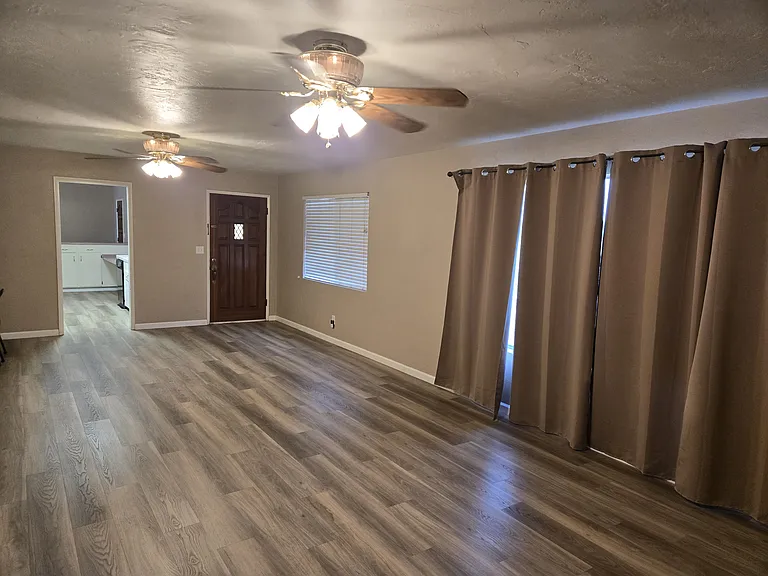 1860 W Henderson Ave #A — Photo 31