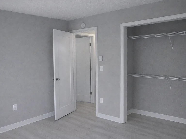 Allan Avenue Apartments — Photo 3