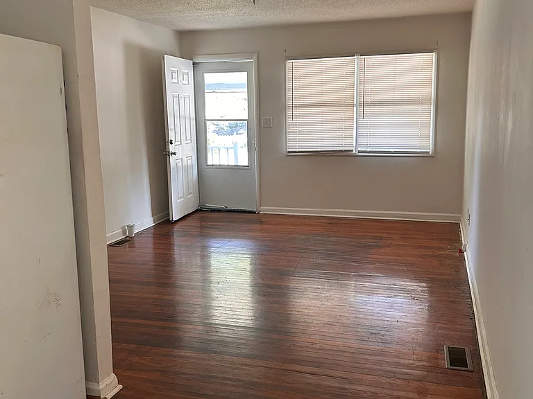 2100 W Florida St — Photo 4