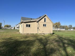 211 4th St, Meadow Grove, NE 68752