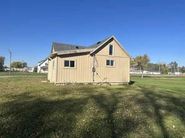 211 4th St, Meadow Grove, NE 68752
