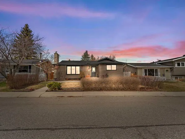 10311 S Wapiti Dr SE, Calgary, AB T2J 1J3