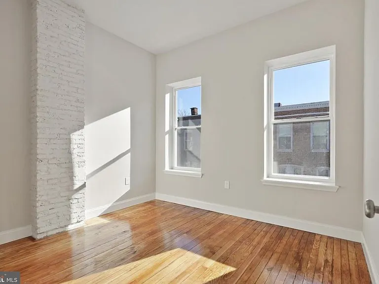 1928 W Fairmount Ave — Photo 10