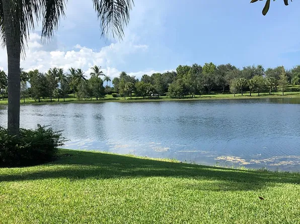 8319 Eleuthera Ln, Wellington, FL 33414