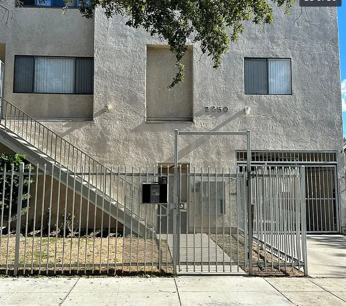 Building Photo - 2250 N Fairview St