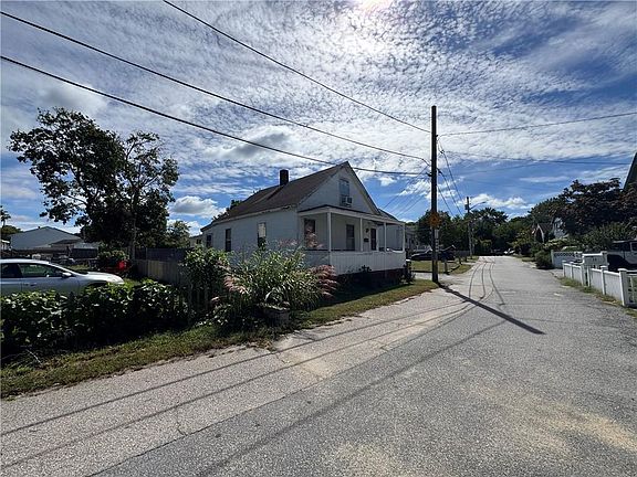 5th image of 14 Crescent Ave E