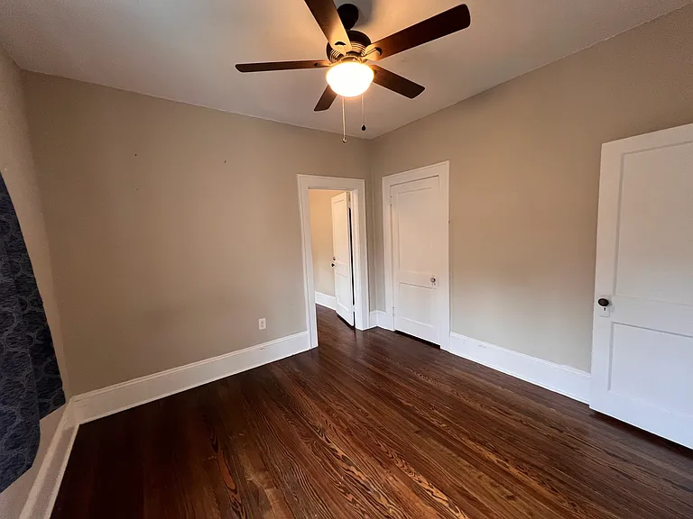 220 Leon Ave — Photo 16