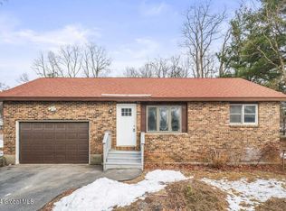 1000 Valentine Dr, Schenectady, NY 12303