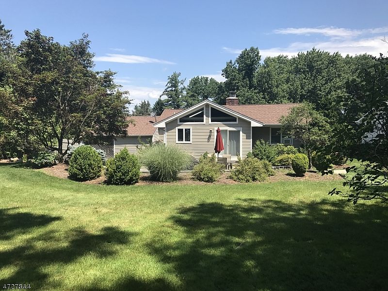 2nd image of 111 Hunters Ln