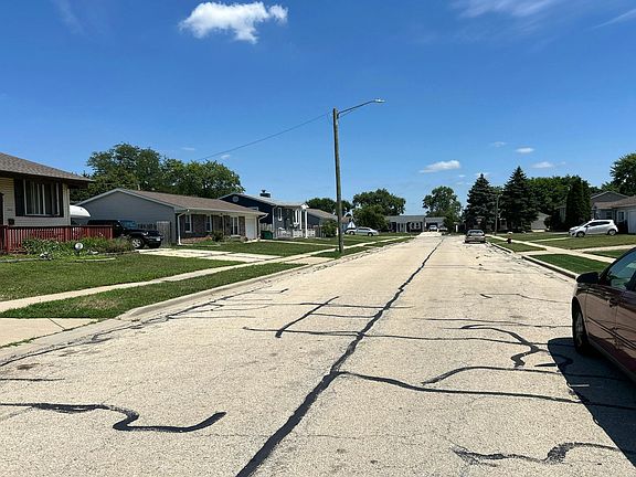 5th image of 209 Karen Ave