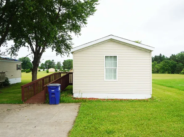 834 E Broadway St, Blair, WI 54616