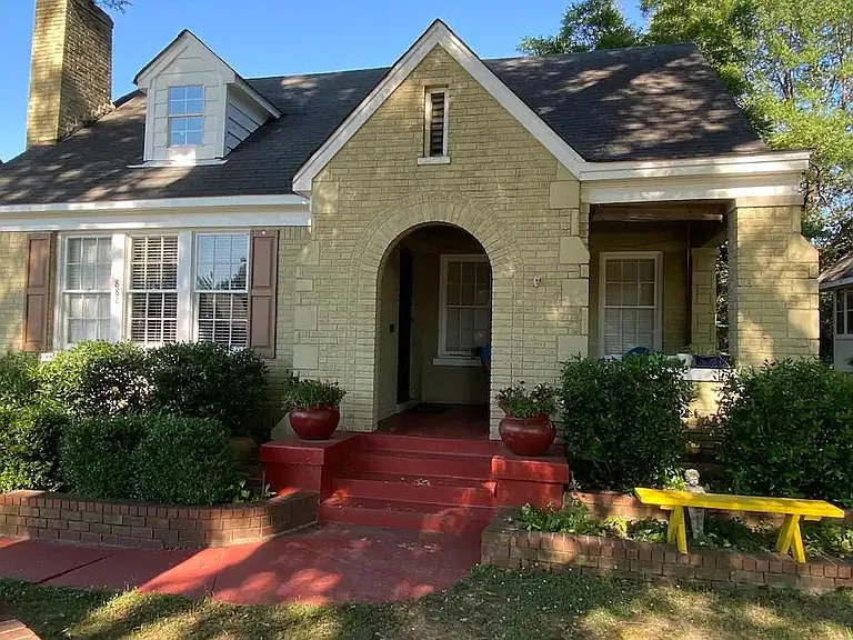 882 Hawthorne St — Photo 2