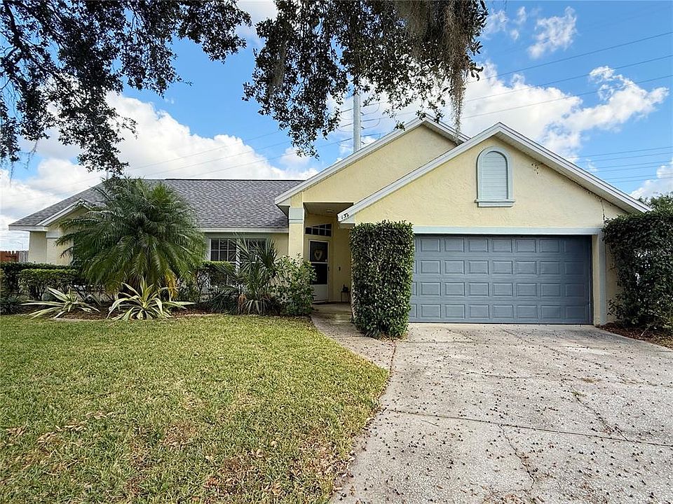 1st image of 132 Robbins Rest Cir