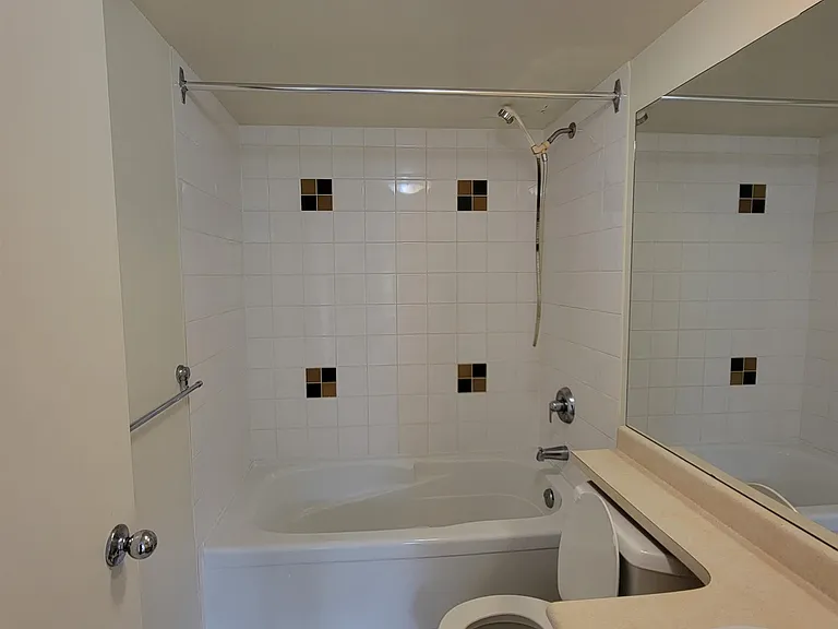 8180 Granville Ave #5XX — Photo 7