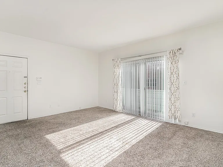 3329 Rosedale Ave #21 — Photo 3