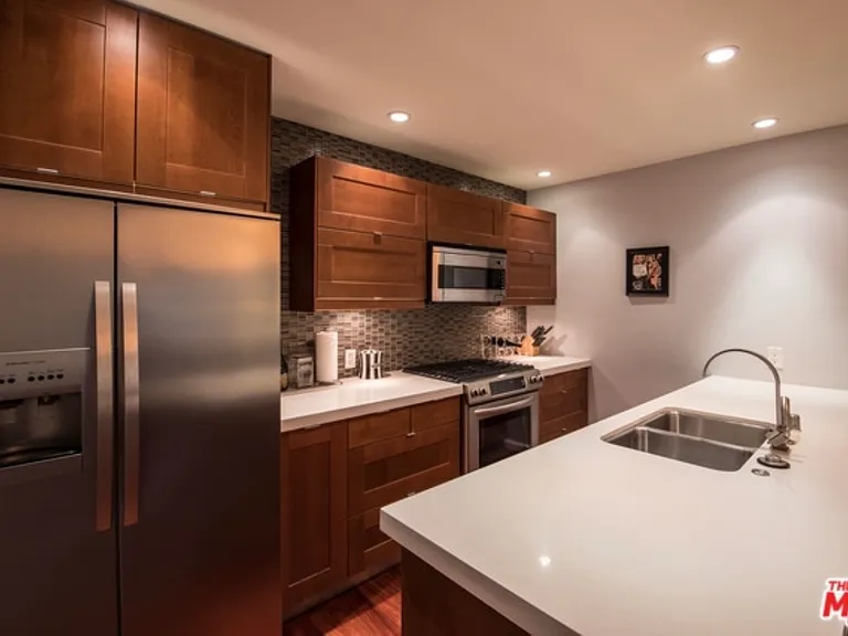 1233 N Laurel Ave #110 — Photo 13