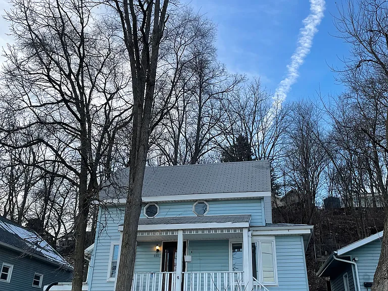 810 E North St — Photo 2