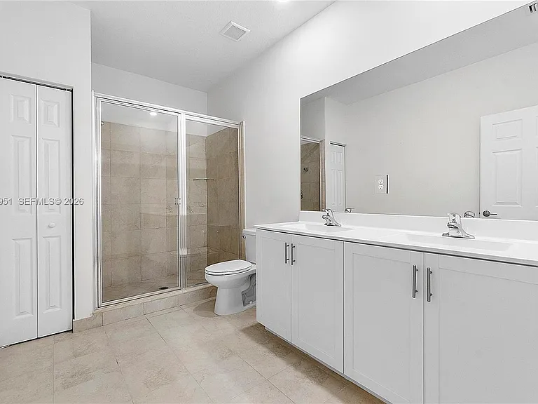 1541 SW 28th St #1541 — Photo 13