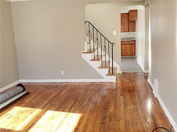 3rd image of 4308 E 162nd St