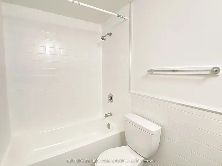 7555 Goreway Dr #5 — Photo 16