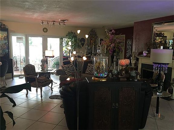 3rd image of 919 NE 35th St