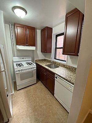 5th image of 3215 Arlington Ave APT 6E