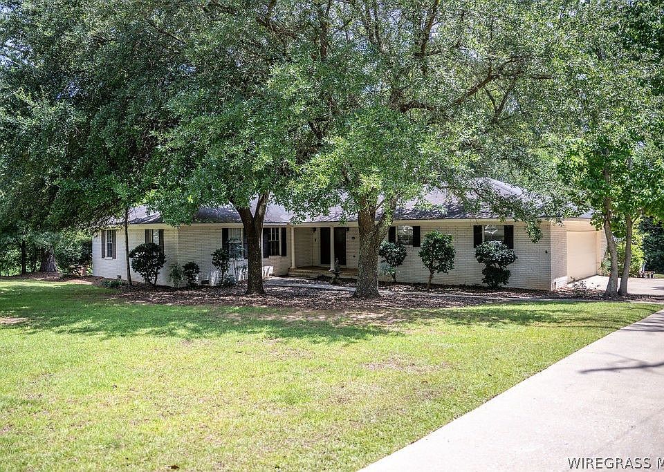 1st image of 210 Woodland Cir