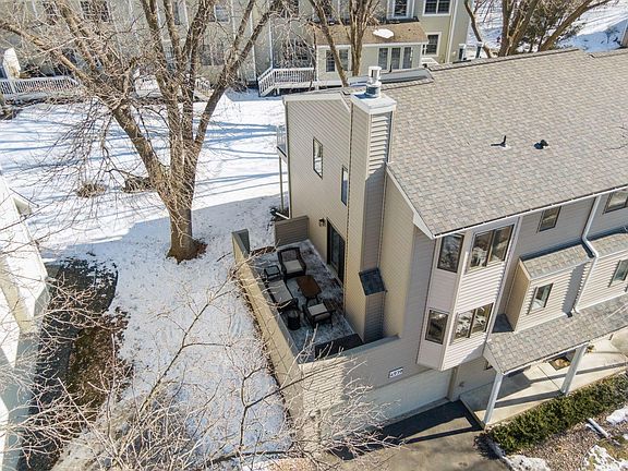 2nd image of 4939 Bayswater Rd