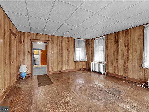 5th image of 41 W Washington St