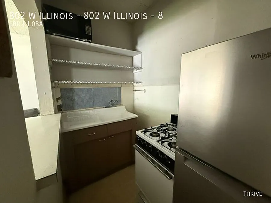 Bright 1 Bed / 1 Bath Near Campus Prime Location & Natural Light — Photo 4
