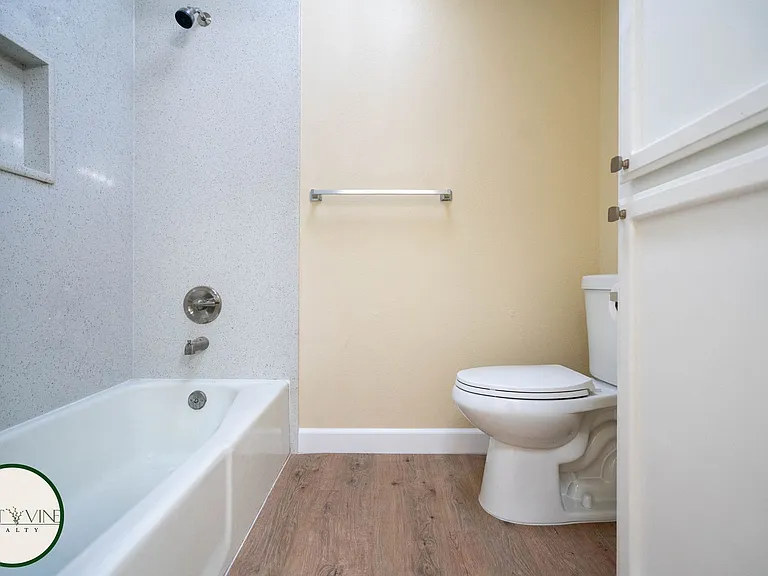 2705 Subec Ln — Photo 10