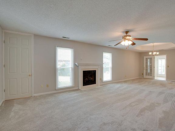 4th image of 1017 Brisbane Ln SE