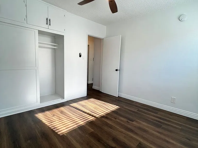 10222 S Dixon Ave — Photo 2