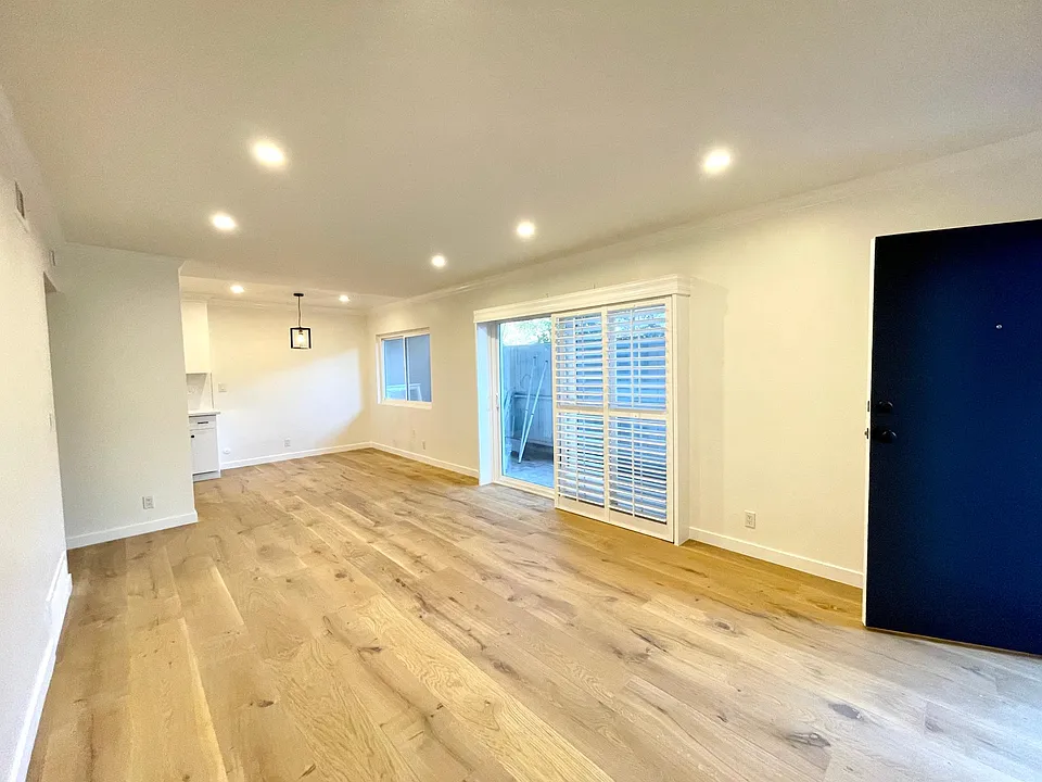 100 S Oak Ave #1
