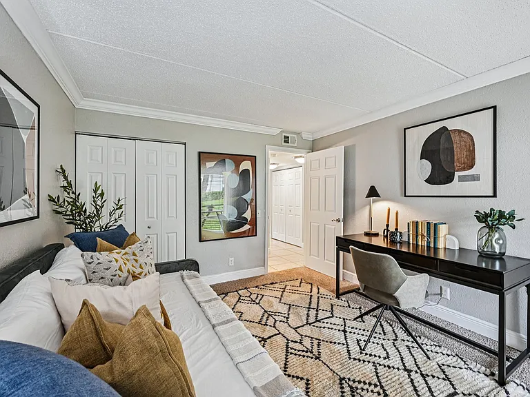 Palm Court at Wellington Apartments — Photo 8