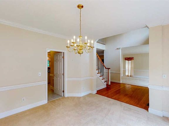 4th image of 4907 Centerway Dr