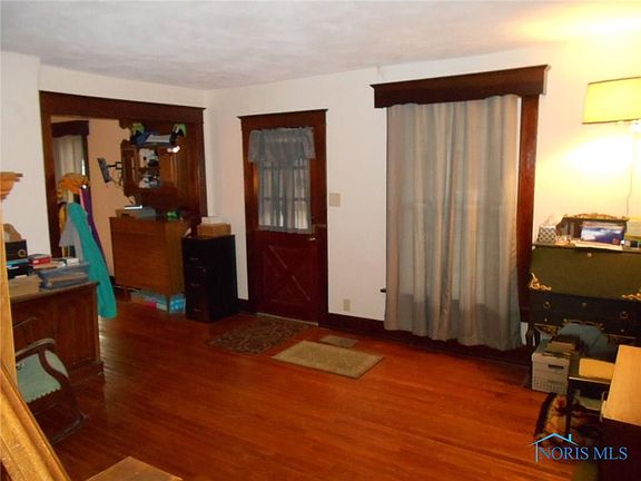 3rd image of 421 W Lincoln St