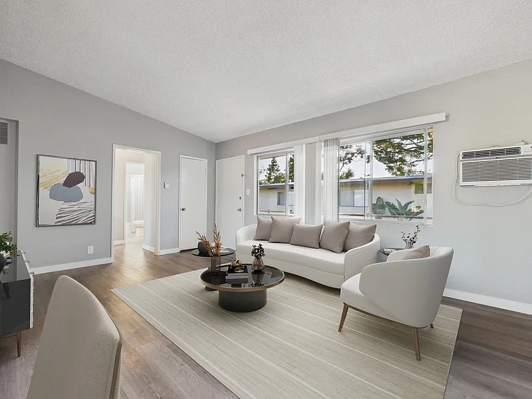 6706 Laurelgrove Ave — Photo 2