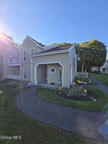 2nd image of 1811 Hampton Place Boulevard