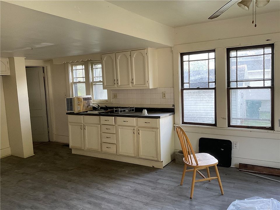 2nd image of 140 N 21st St