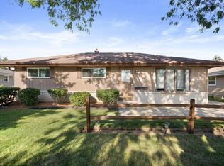 N87W15072 Rozanne Dr, Menomonee Falls, WI